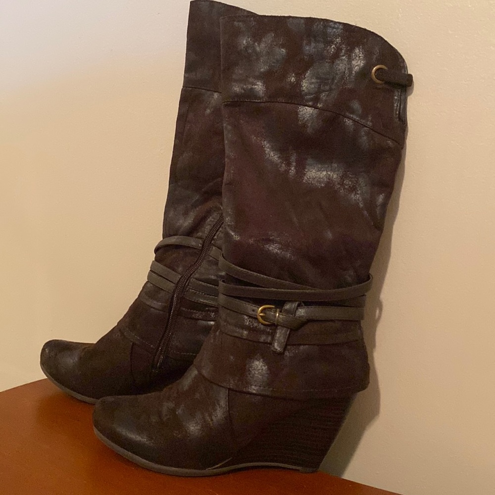 Brown wedge boots